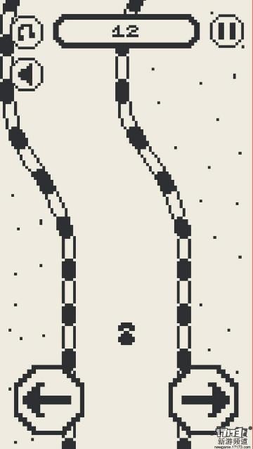 草纸色加黑白色画面的《奇异赛车》是款简陋的赛车游戏
