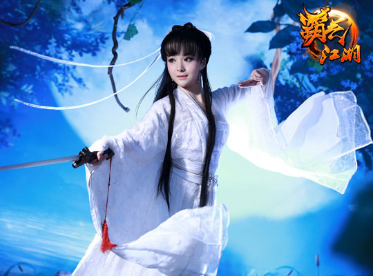 北电校花李依伊代言《霸气江湖》 新版小龙女