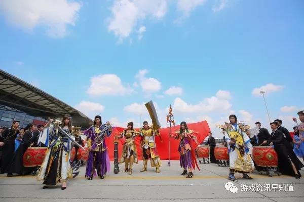 《传奇世界3D》黄金屠龙刀锋芒不改,屹立如初!