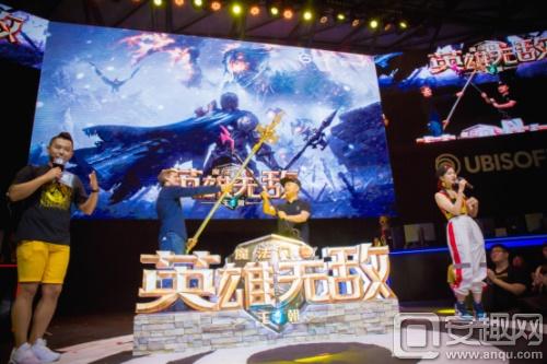 《魔法门之英雄无敌：王朝》高管手持游戏武器，用现实呈现压山战场