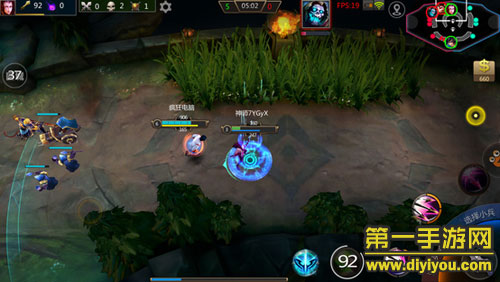 MOBA游戏《英雄团》在手机上感受电竞手游的乐趣